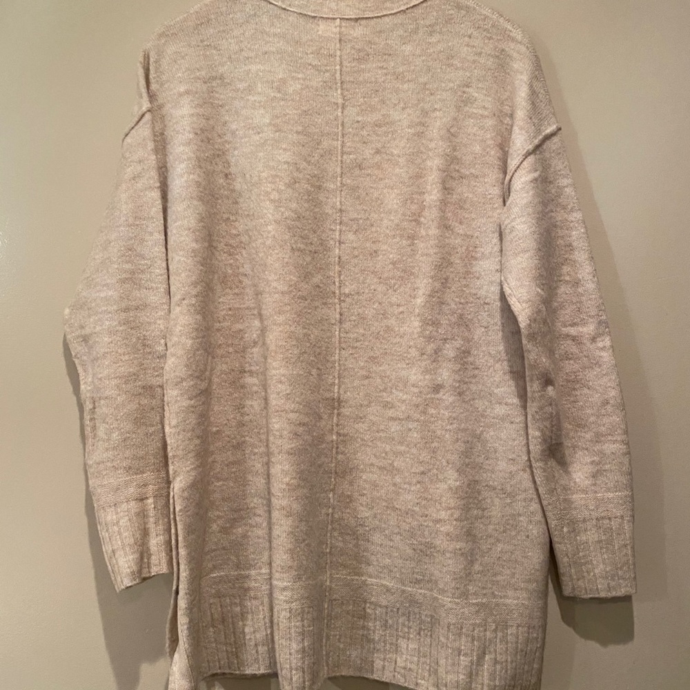2 sweaters - Picture 4 of 8